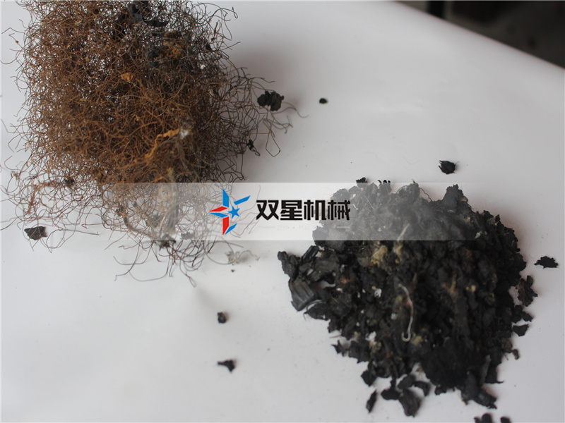 <a href='http://www.hnxcwy.cn/3/23.html' target='_blank'><span>輪胎撕碎機(jī)</span></a>撕碎物料現(xiàn)場(chǎng)實(shí)拍