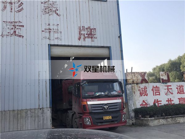 斷橋鋁撕碎機(jī)設(shè)備發(fā)貨現(xiàn)場
