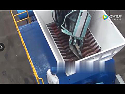 2000型大型雙軸撕碎機撕碎汽車客戶現(xiàn)場實拍
