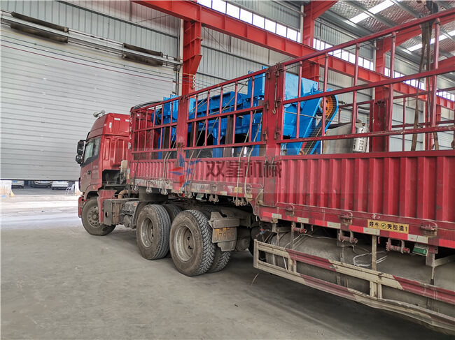 雙軸撕碎機(jī)SSJ-1200型發(fā)貨現(xiàn)場(chǎng)