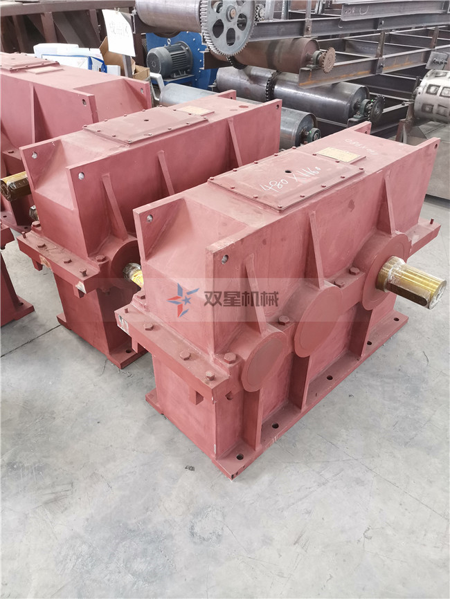 <a href='http://www.hnxcwy.cn/1/19.html' target='_blank'><span>雙軸撕碎機</span></a><a href='http://www.hnxcwy.cn/case/617.html' target='_blank'><span>減速機</span></a>實拍