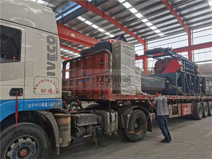 金屬撕碎機裝車現(xiàn)場